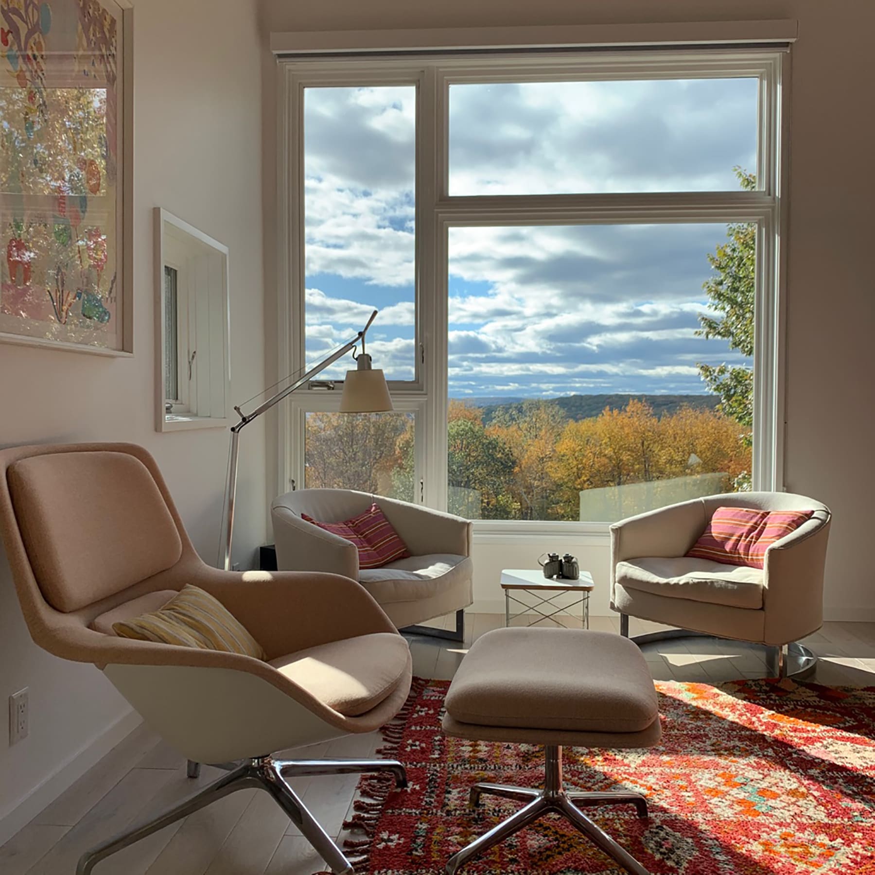 A living room with a view of the mountains.